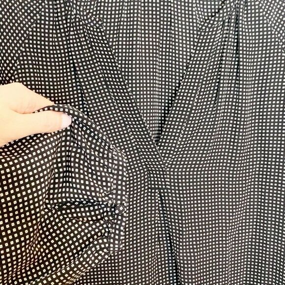 Joie Women’s 100% Silk Black White Window Pane Blouse V-Neck Pullover Size Small - Picture 5 of 8